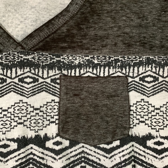 Roxy long sleeve/3/4 sleeve printed shirt.  Size medium. - Picture 3 of 8